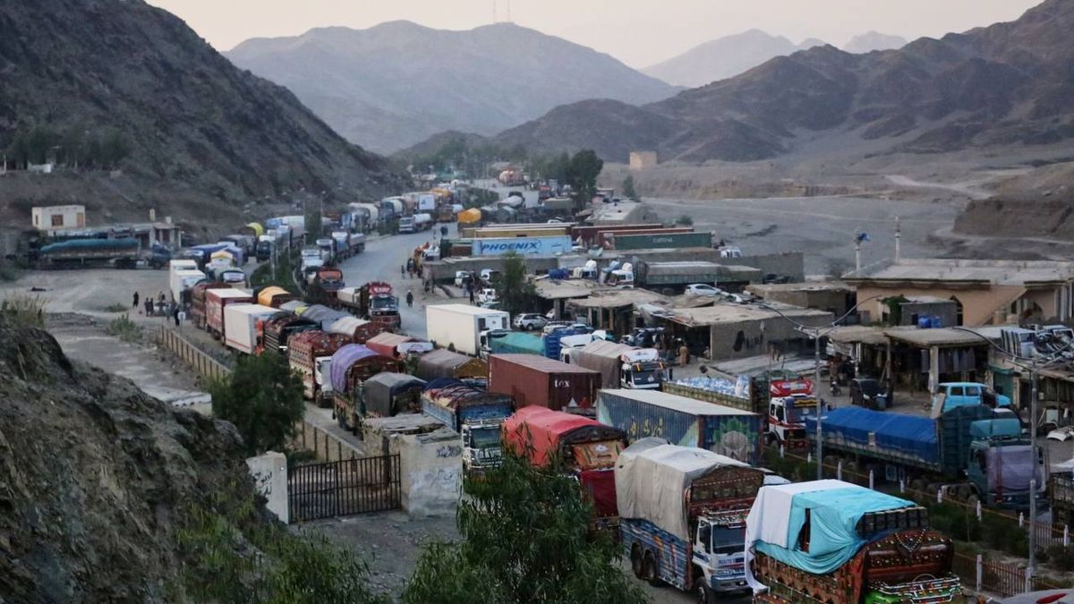 Pakistan Permits Transfer of Stuck Afghan Transit Cargoes to Karachi Ports