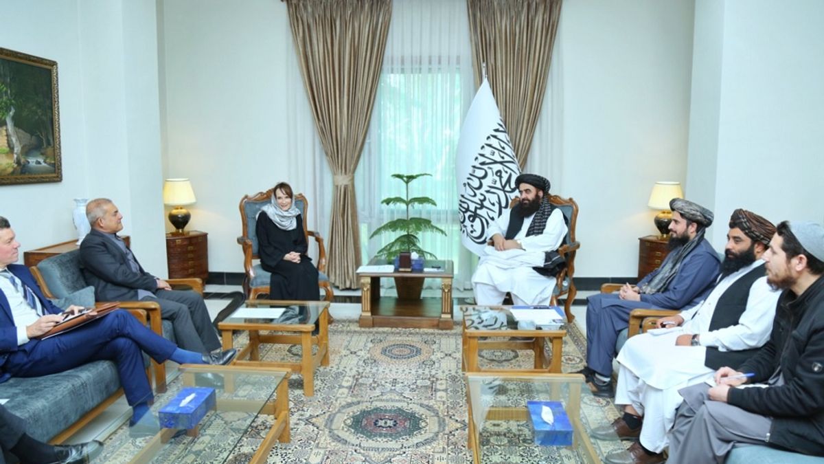 UN Afghanistan Coordinator Holds Farewell Meeting with FM Muttaqi