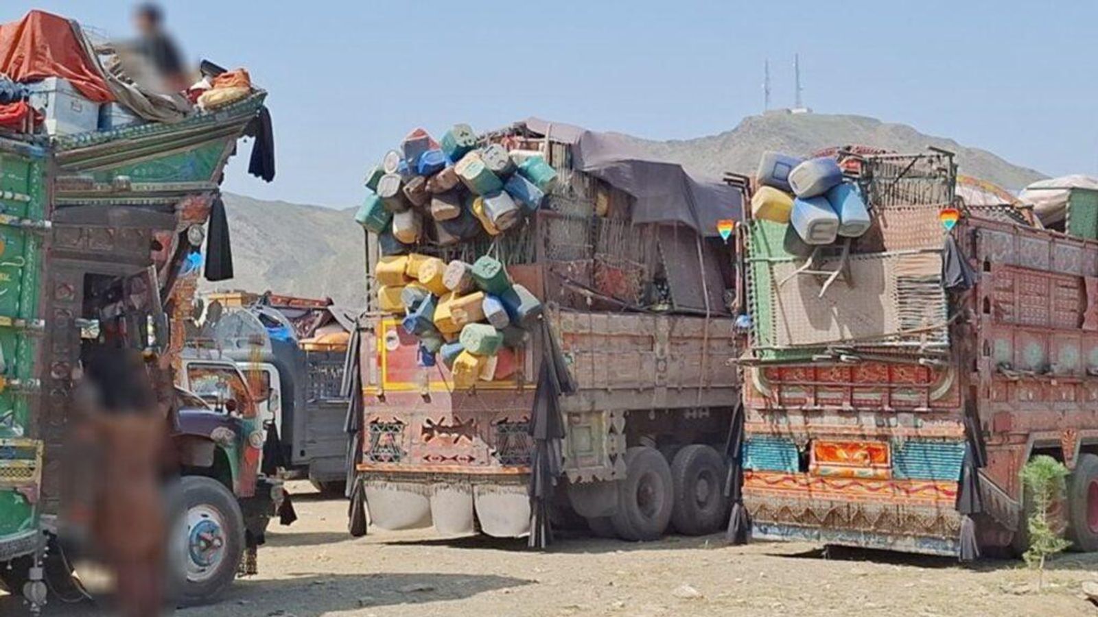 Returnees Arrive in Afghanistan via Torkham, Spin Boldak and Other Borders