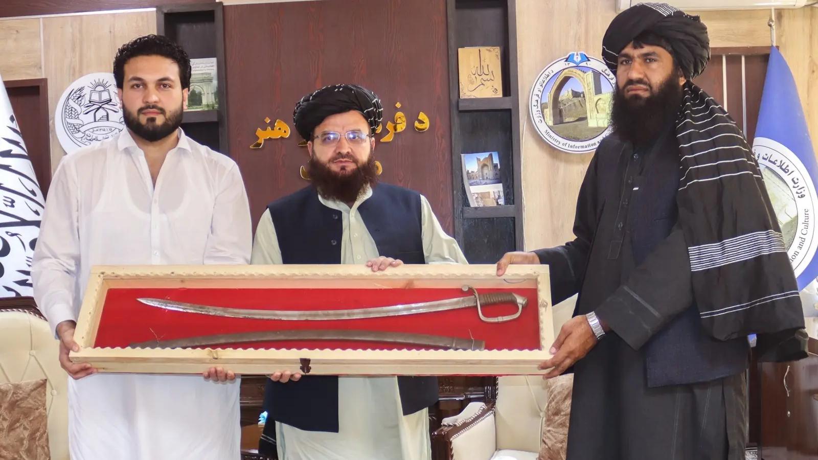 Paktia Resident Donates Historical Sword to National Museum