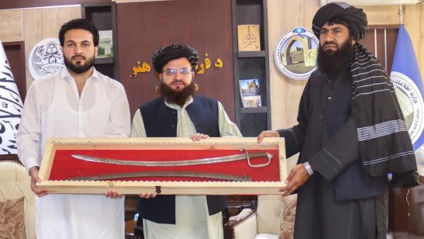 Paktia Resident Donates Historical Sword to National Museum