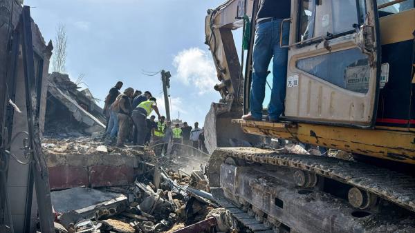 Israeli Airstrike Kills Seven in Southern Lebanon