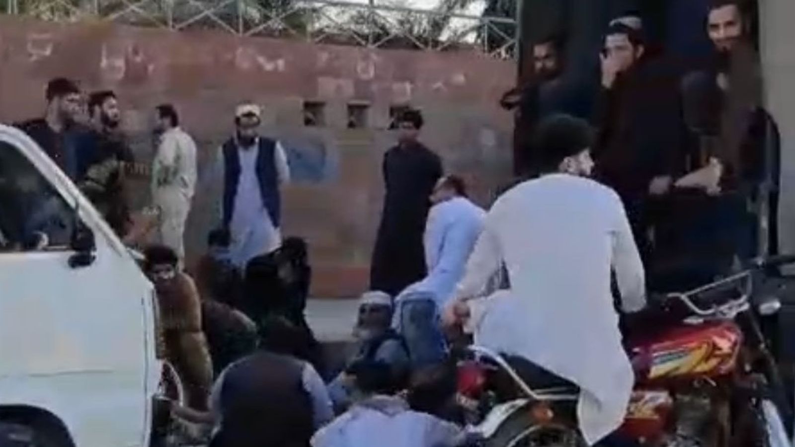 Pakistan Detains Over 2,000 Afghan Migrants in Khyber Pakhtunkhwa