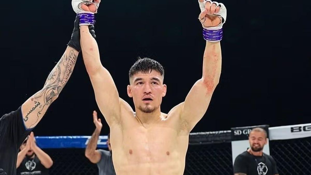 Afghan MMA Fighter Sakhi Qanbari Defeats Brazilian Opponent by First-Round Submission