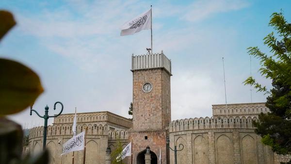 Mawlawi Abdul Salam Hanafi Meets Daikundi Governor Mawlawi Turjan