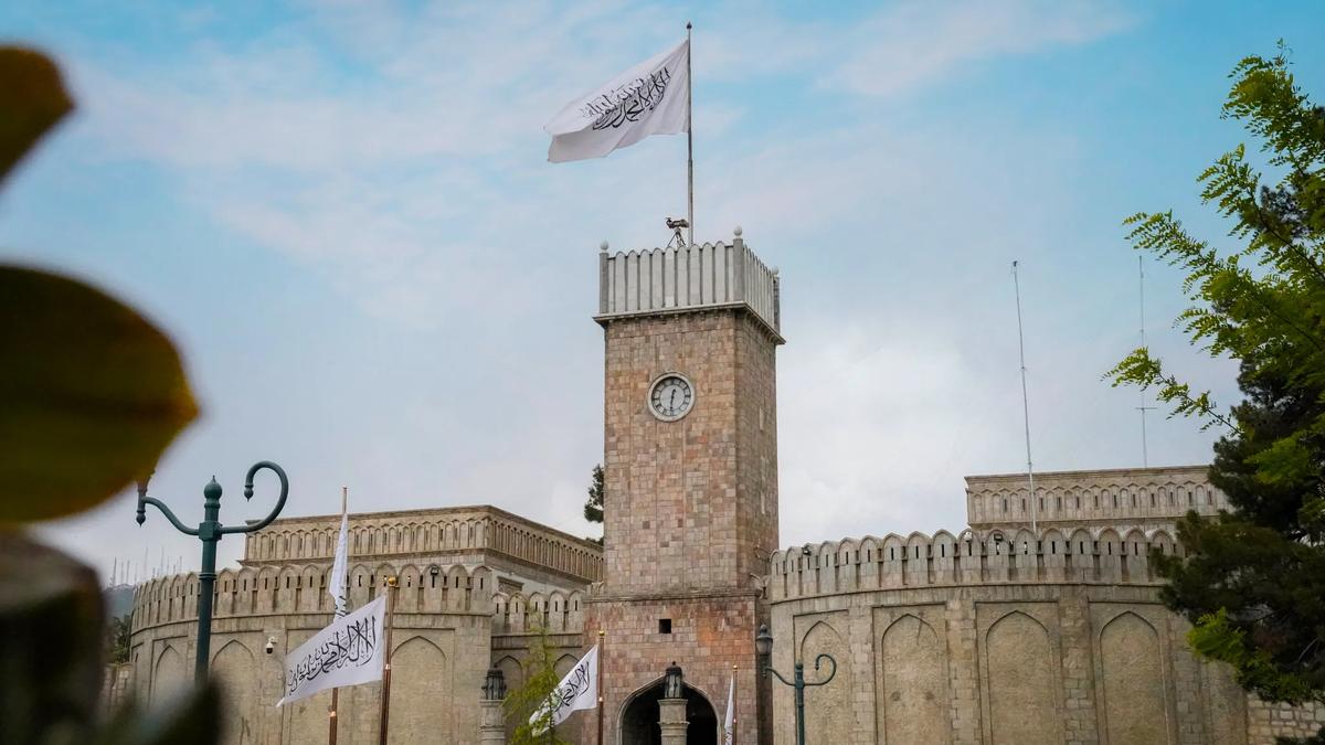 Mawlawi Abdul Salam Hanafi Meets Daikundi Governor Mawlawi Turjan