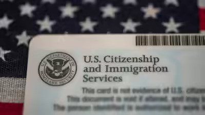 US Court Orders Resumption of Green Card, Citizenship Processing for Afghans and Other Migrants