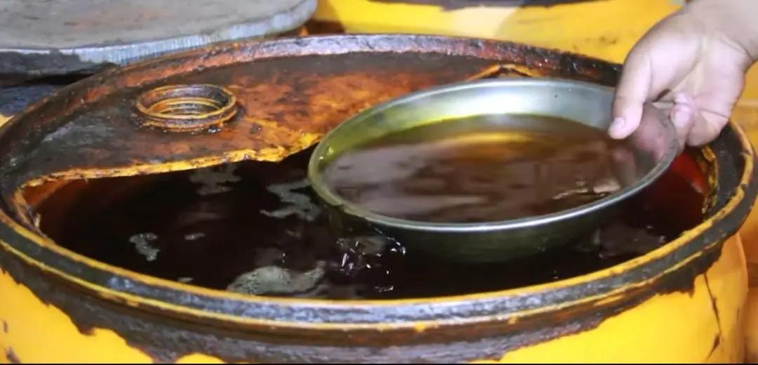 Daily Flaxseed Oil Production in Baghlan Reaches 3,500 Kilograms