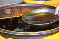 Daily Flaxseed Oil Production in Baghlan Reaches 3,500 Kilograms