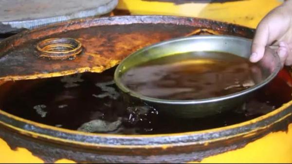 Daily Flaxseed Oil Production in Baghlan Reaches 3,500 Kilograms