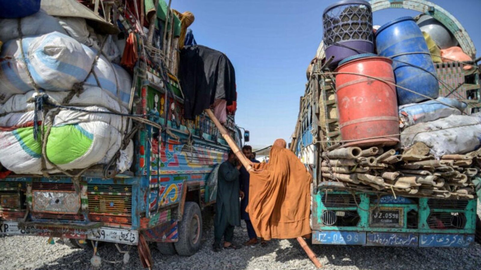 Pakistan Deports 19,383 Afghan Migrants in One Week, Taliban Commission Reports