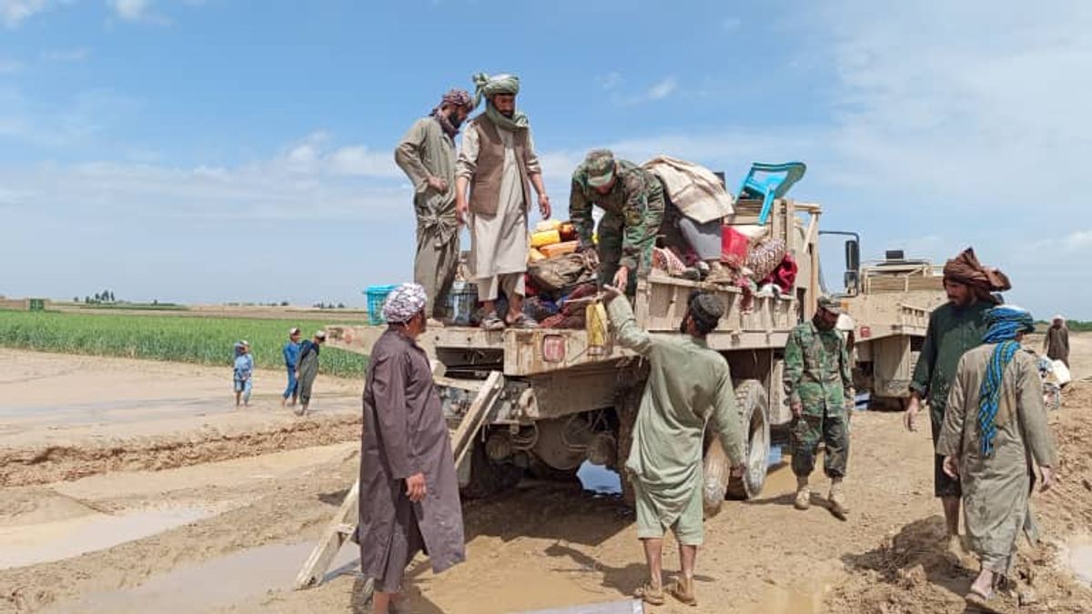 Afghan Forces Rescue Residents Stranded by Floods in Helmand's Kajaki District