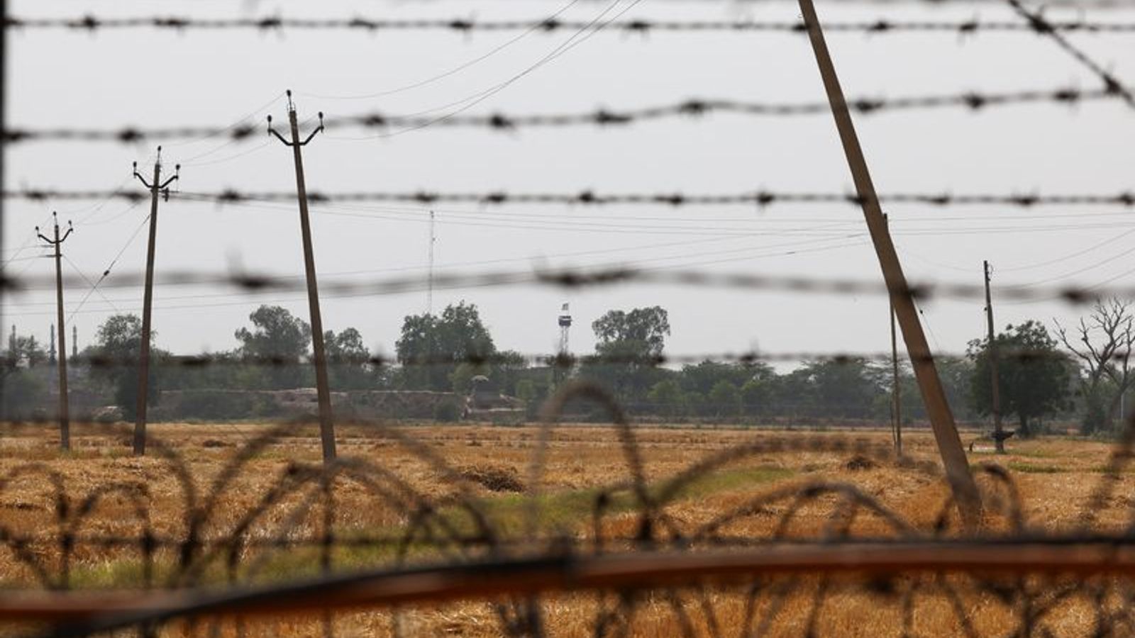 Pakistan Prime Minister Defends Border Fencing Along Afghanistan Frontier