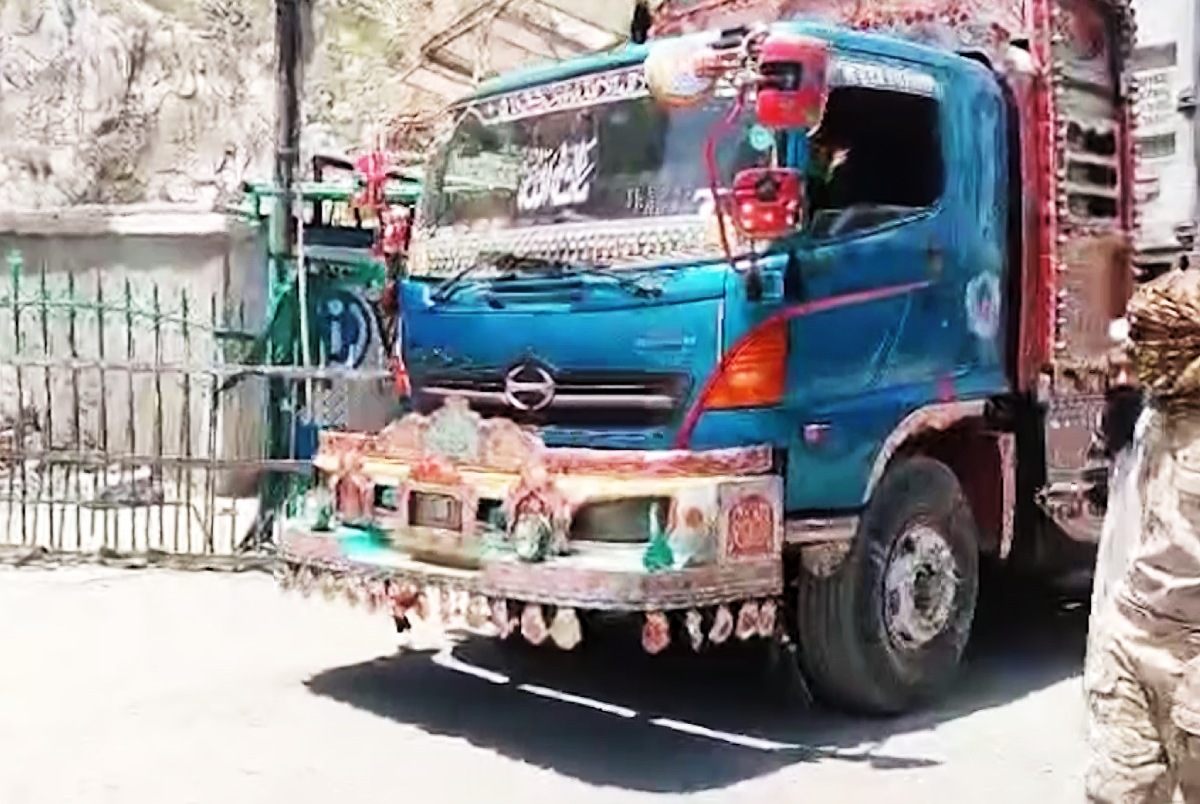 Empty Pakistani Containers Allowed to Pass Through Torkham