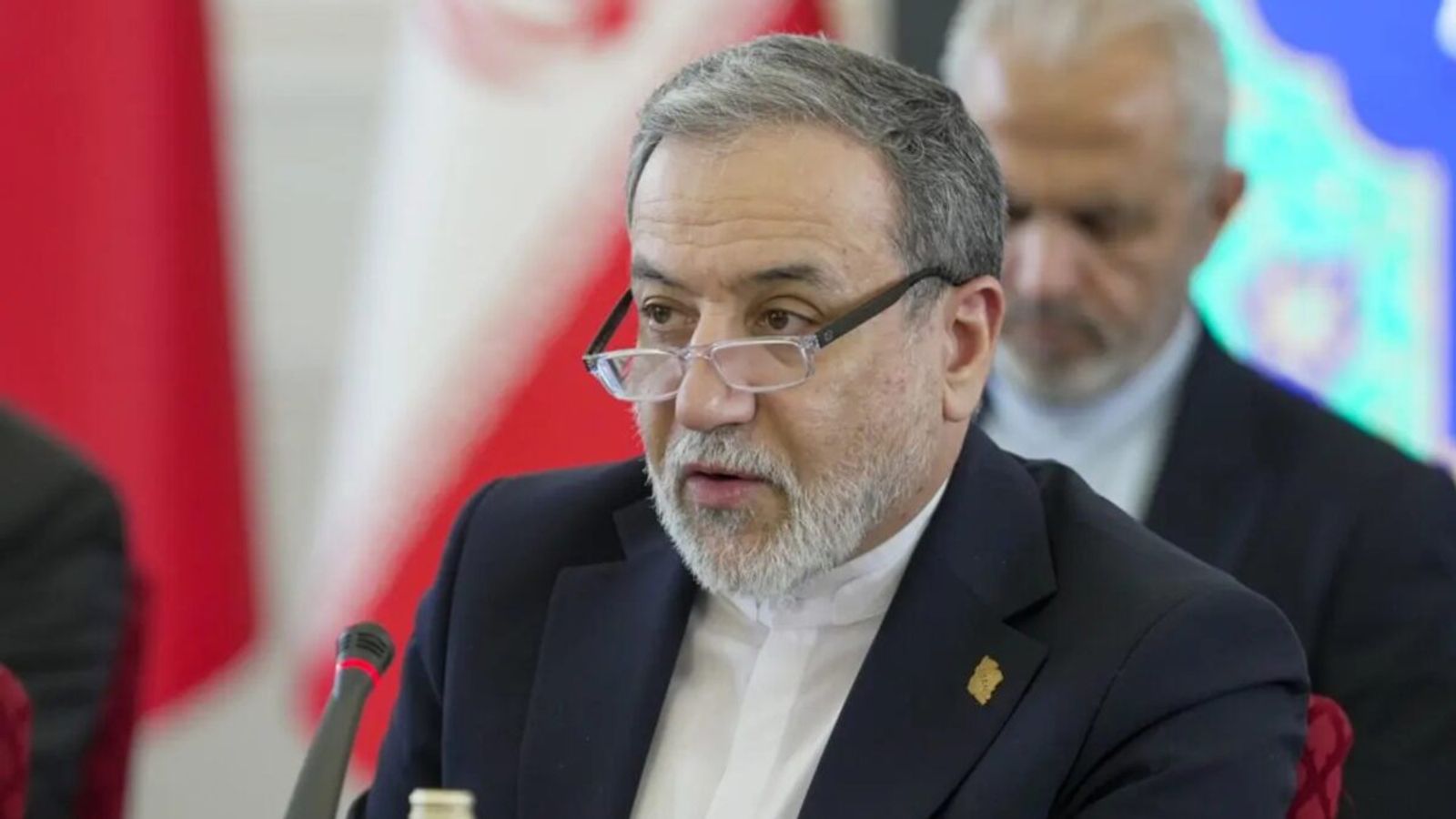 Iranian Foreign Minister Asserts Tehran Will Determine End of US-Israel Attacks