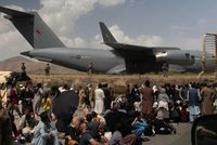 UK Overturns Decisions on 884 Cases, Granting Residency to Former Afghan 'Triples' Soldiers