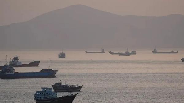US and Iran Exchange Strikes, Escalating Tensions in Persian Gulf