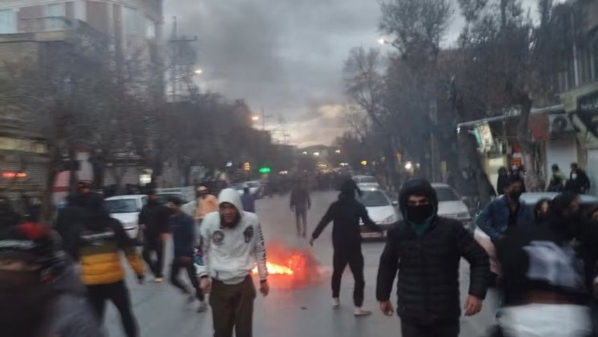 Iran's IRGC Arrests 10 Individuals on Espionage Charges in Northeast