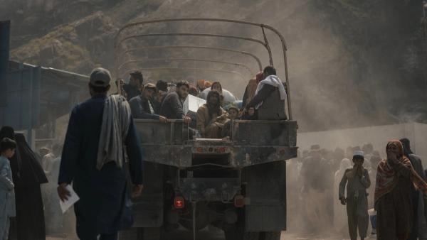 اخراج اجباری؛ روز گذشته ۹۷۸ خانواده به افغانستان بازگردانده شدند