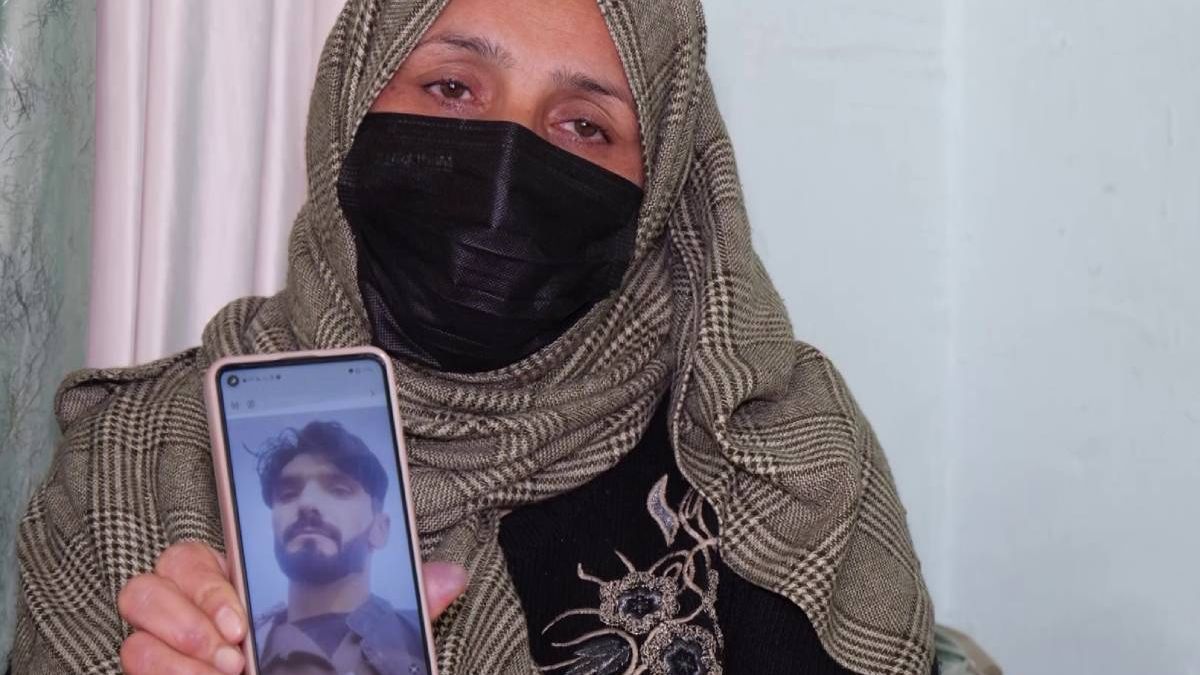 Families Mourn and Search for Relatives After Attack on Kabul's Omid Addicts' Clinic