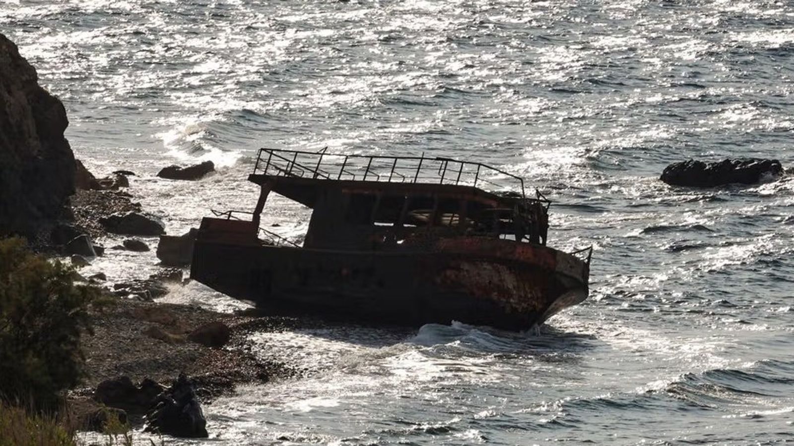 UK Jails Afghan and Sudanese Asylum Seekers for Steering Migrant Boats