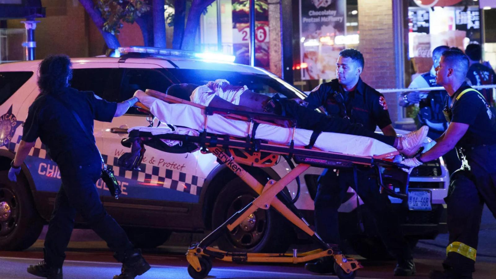 Thirteen People Injured in Chicago Shooting