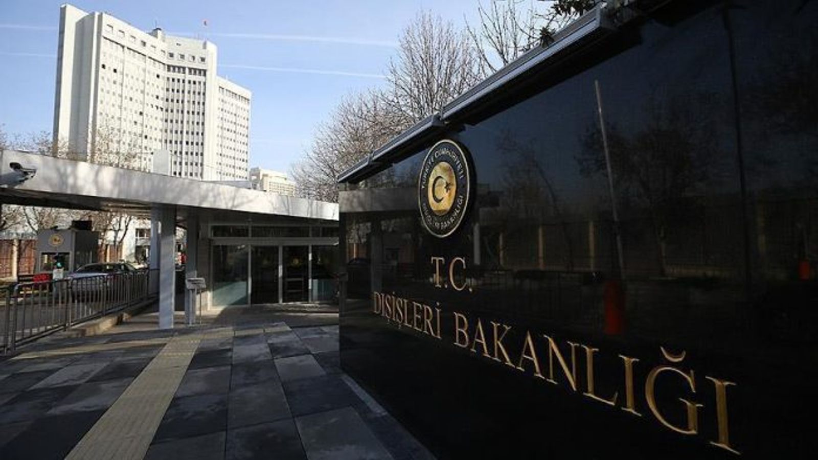 Shooting Near Israeli Consulate in Istanbul Wounds Two Police Officers, One Attacker Killed Two Captured