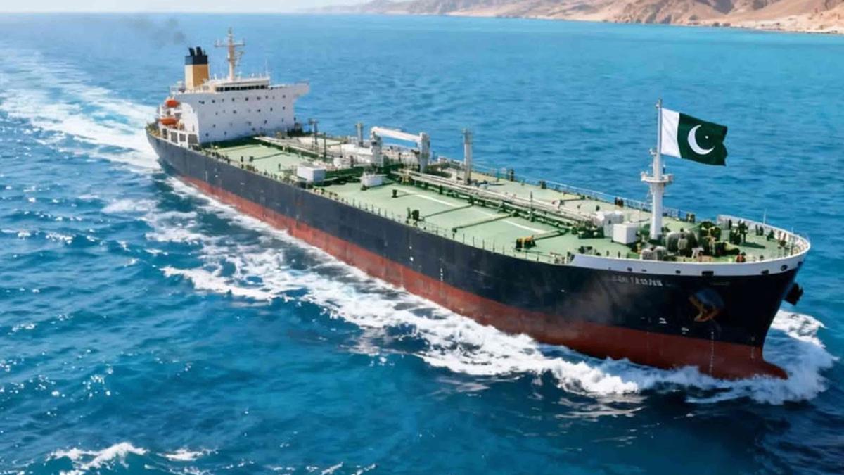 Pakistan's Foreign Minister Praises Iran's Permission for 20 Pakistani Ships Through Strait of Hormuz