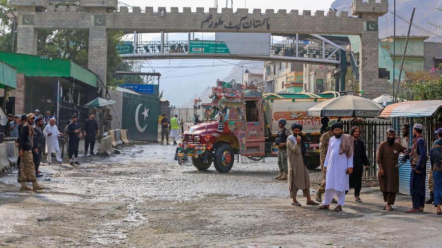 Taliban Detains Two Brothers Expelled from Pakistan, Forces Them into Border Conflict