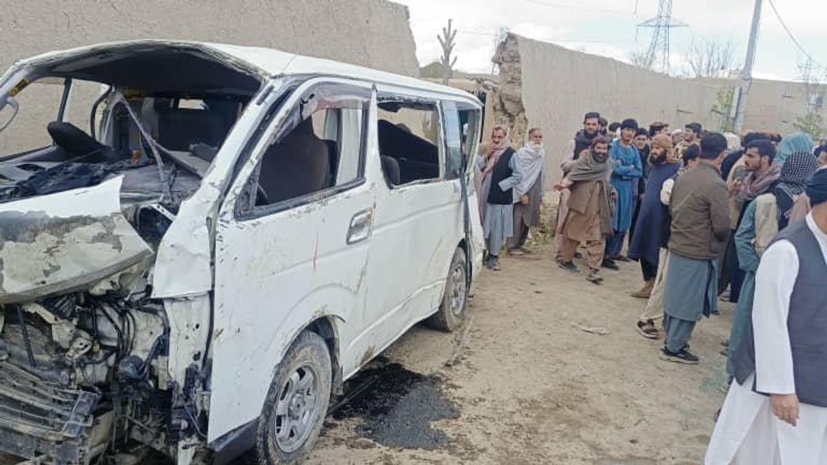 Teenage Boy Killed, 15 Injured in Minibus Crash in Logar Province