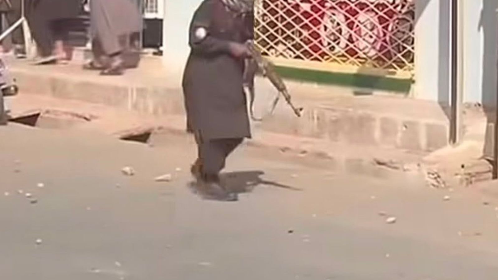 Taliban Forces Open Fire on Protesters in Herat Over Arrests of Women