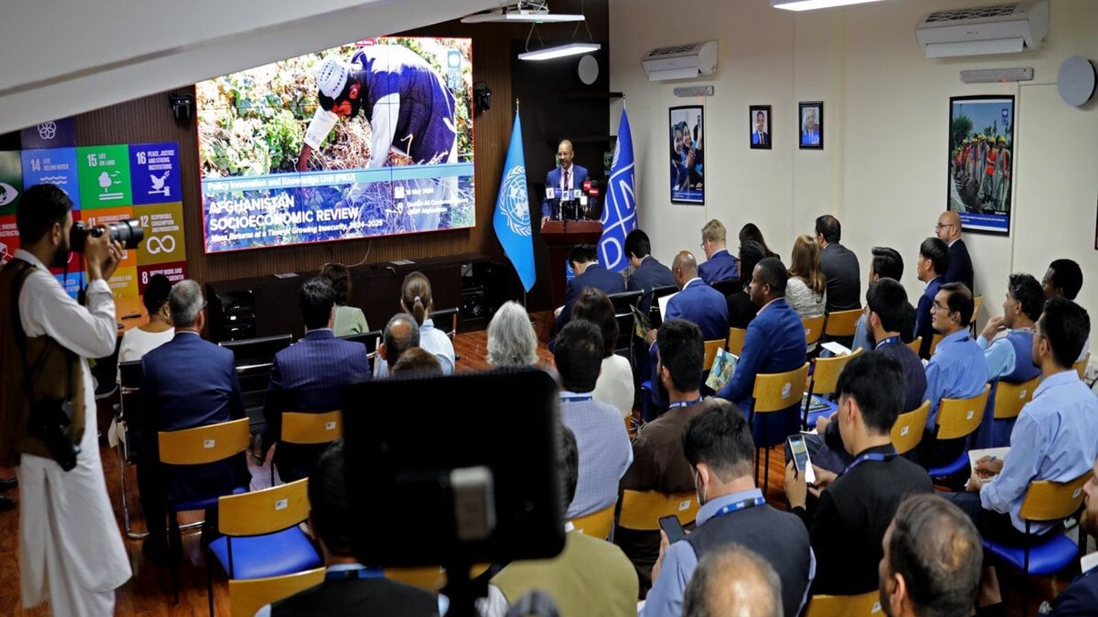 UNDP Report: 74 Percent of Afghans Unable to Meet Basic Needs