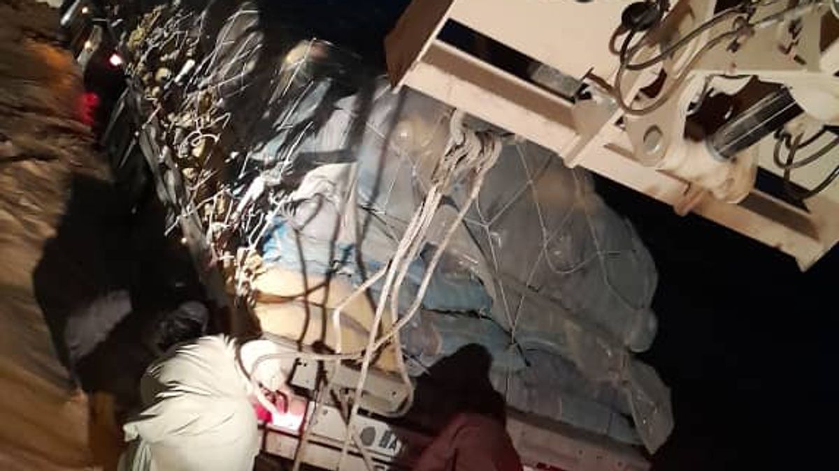 215 Azm Corps Brigade Rescues Stranded People and Tankers from Floods in Dilaram District