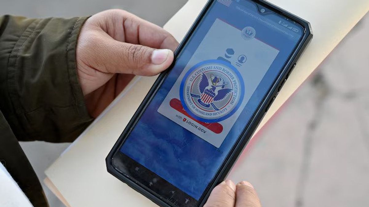 U.S. Judge Orders Trump Administration to Restore Legal Protections for CBP One Migrants