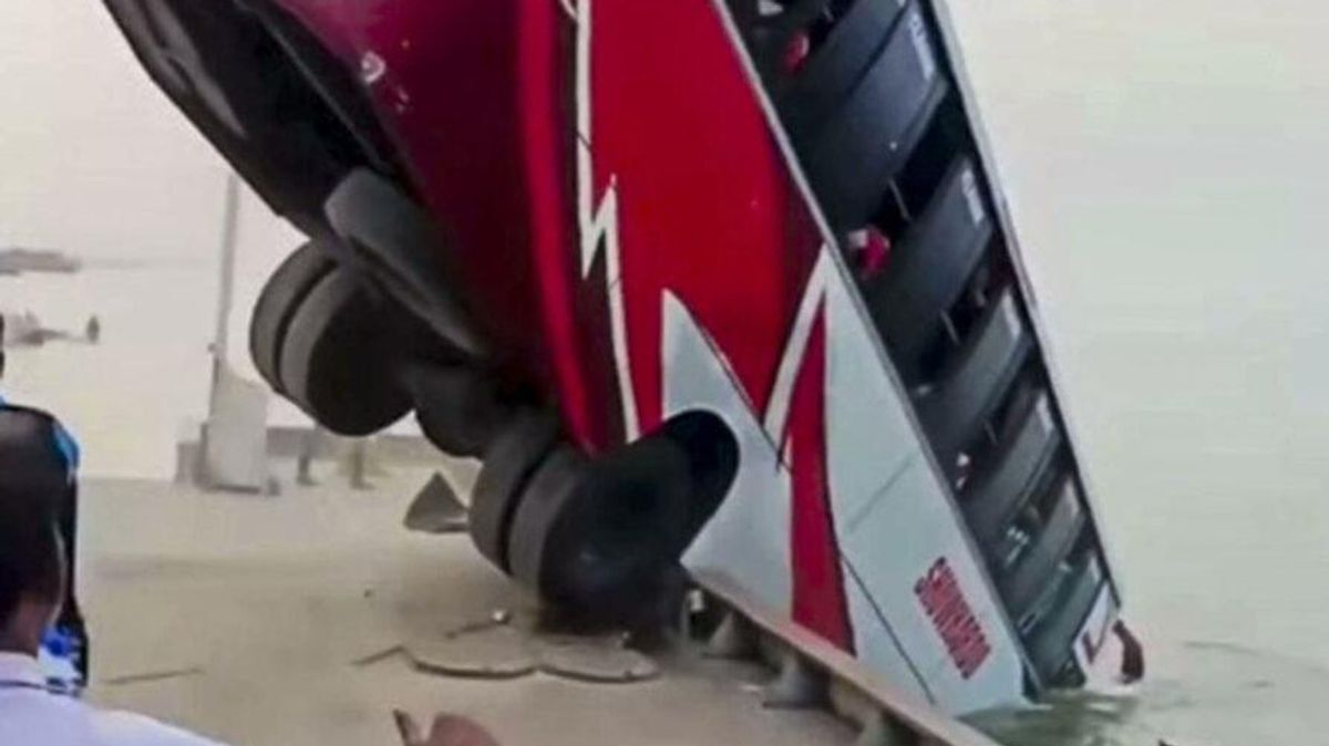 At Least 23 Killed as Passenger Bus Plunges into Padma River in Bangladesh