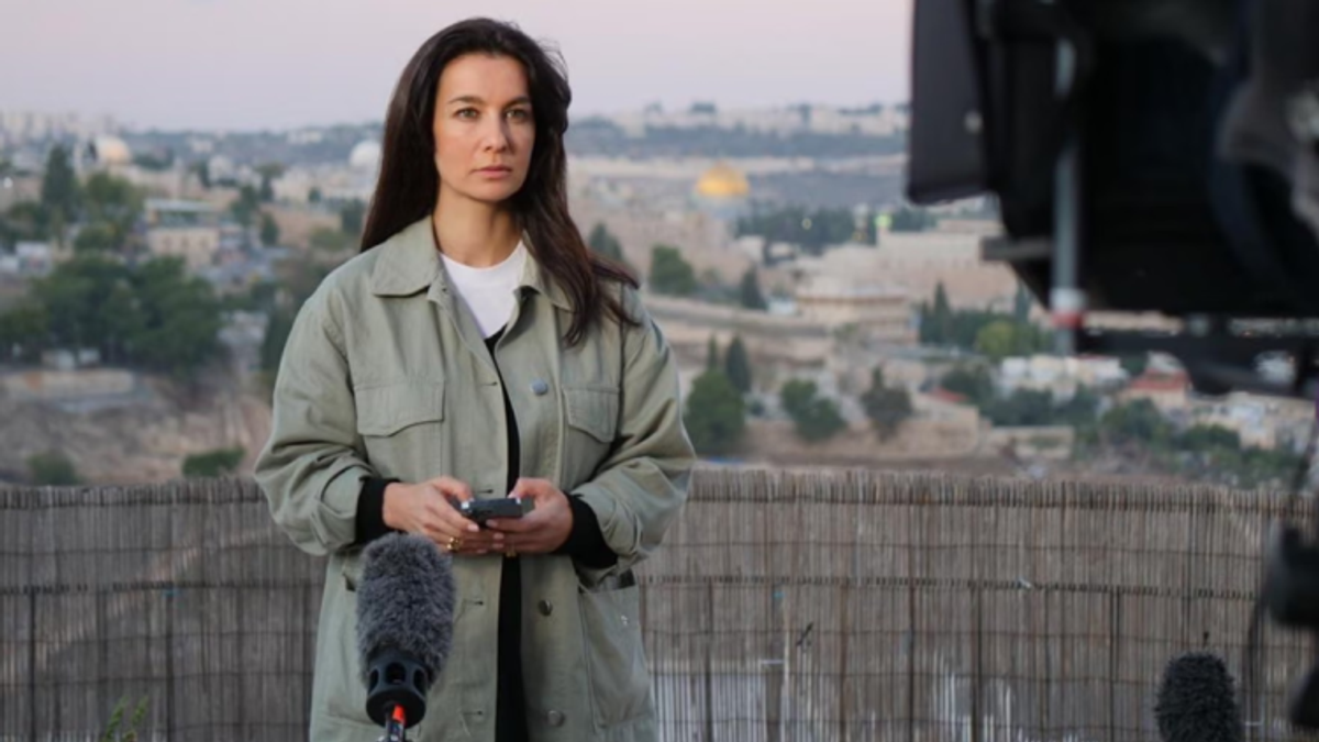 Afghan-Australian Journalist Yalda Hakim Wins UK Presenter of the Year Award