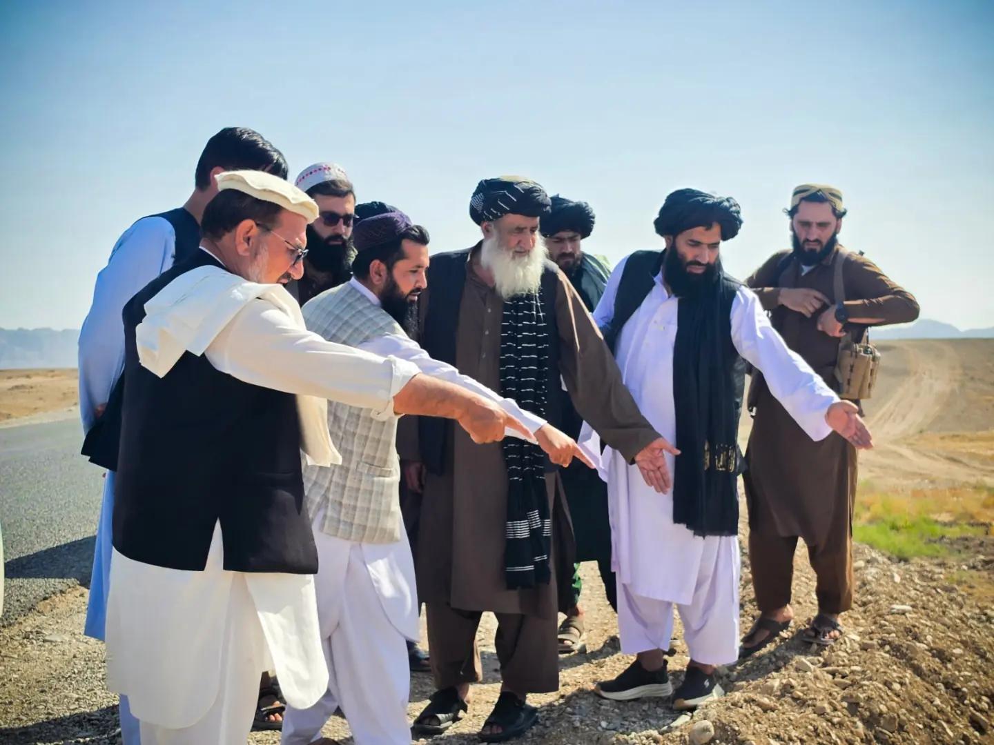 Public Works Minister Evaluates Farah-Farah Rud Road Project