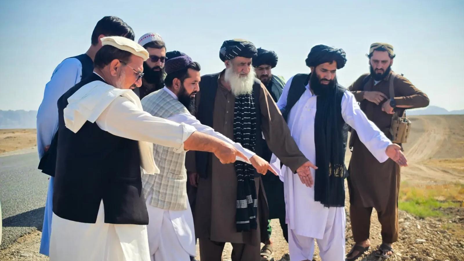 Public Works Minister Evaluates Farah-Farah Rud Road Project