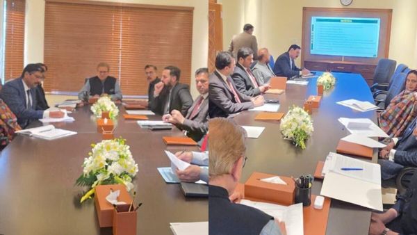 Pakistan examines Afghanistan's role in strengthening trade ties with Central Asia