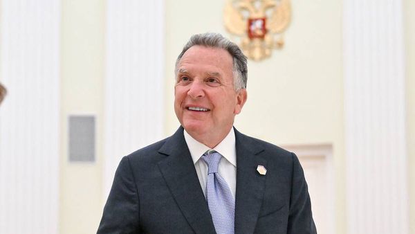 US Special Envoy Says He Met Reza Pahlavi on Trump's Orders