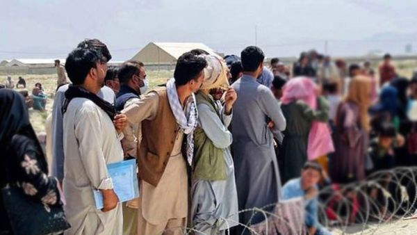Hundreds of Afghans Released from Pakistani Prisons Return Home