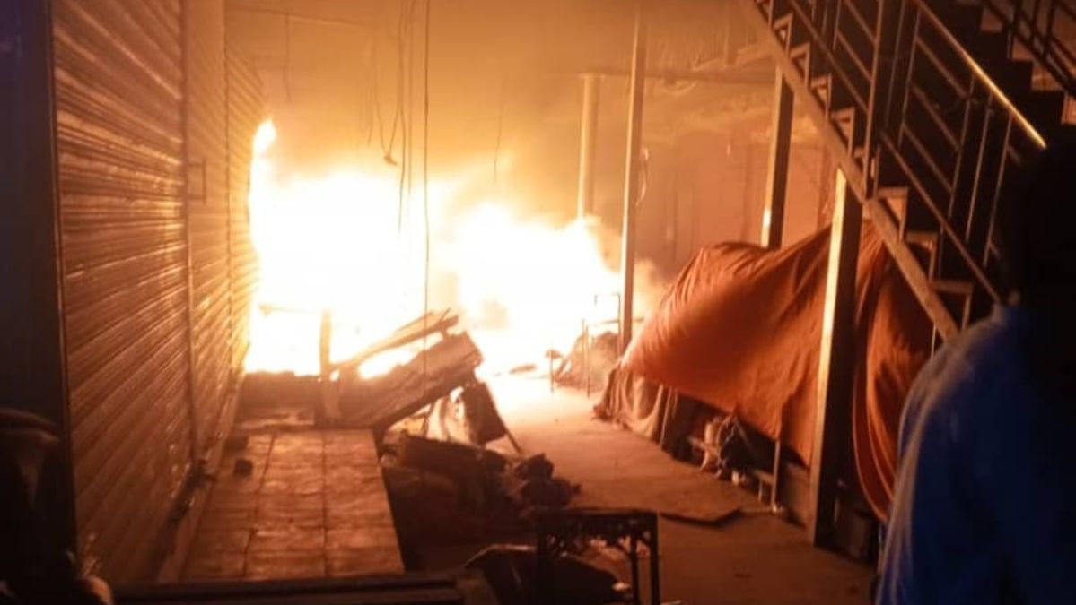 Fire at Ghazni's Bismillah Market Controlled, One Million Afghanis in Damage Prevented