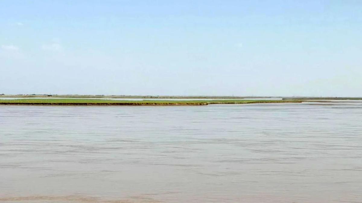 Water and Energy Minister Visits Flood-Damaged Areas Along Amu Darya River in Balkh