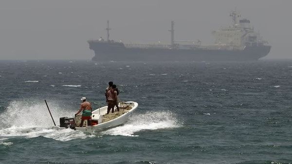 Iran Warns of Shipping Disruptions in Strait of Hormuz for Nations Enforcing US Sanctions
