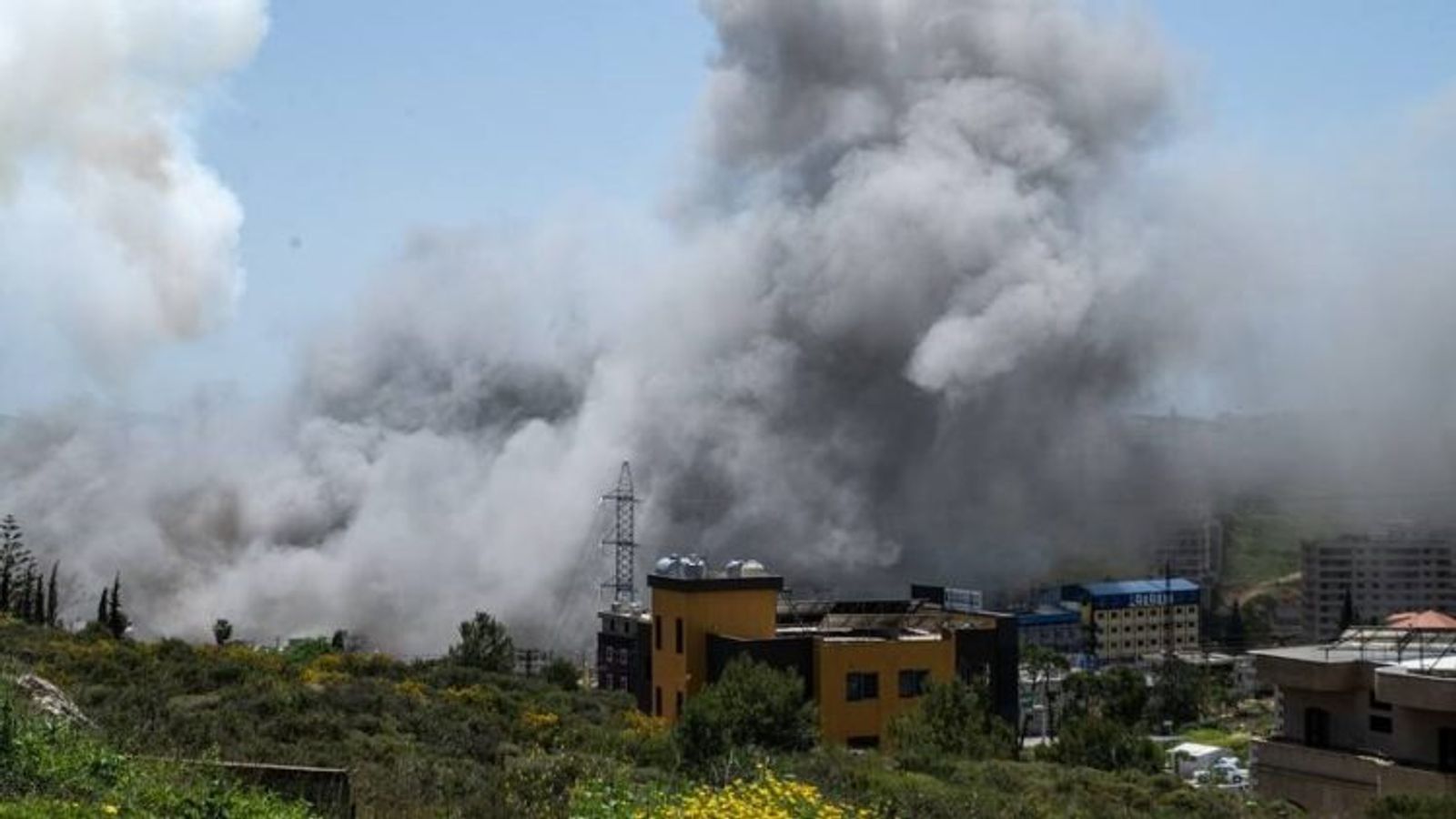 Israeli Strikes Kill Eight in Southern Lebanon Amid Extended Ceasefire