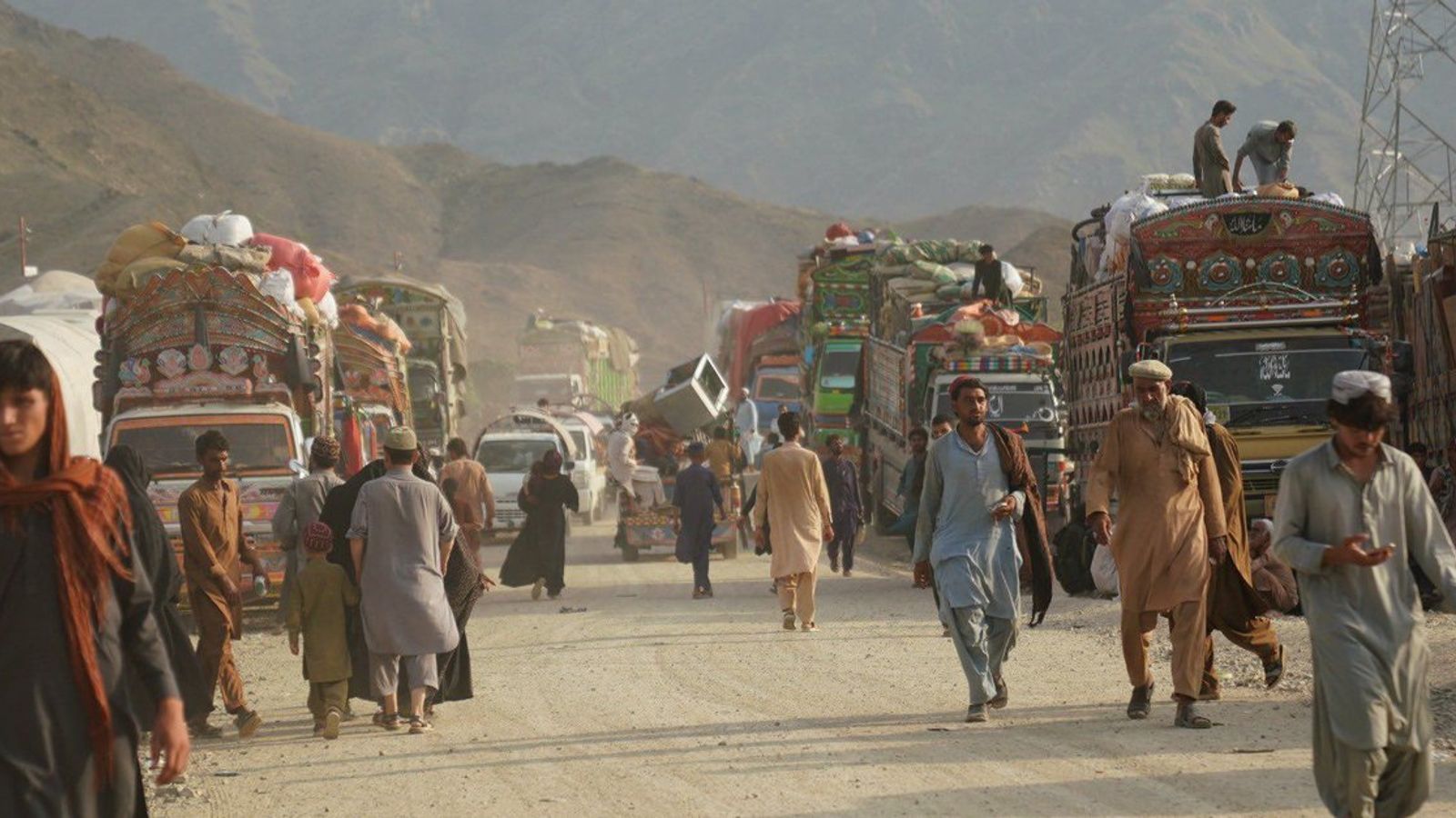 209 Afghan Prisoners Including Women and Children Released from Pakistan's Sindh Prison