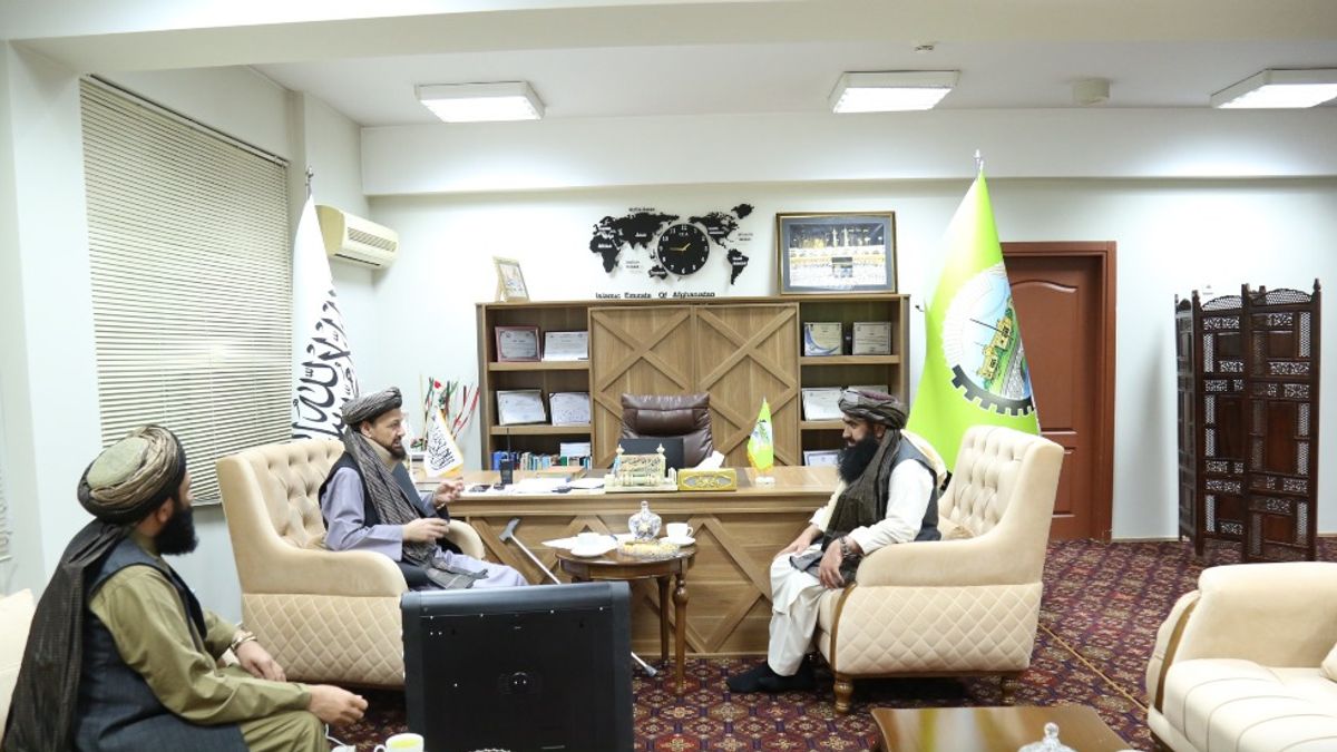 Rural Rehabilitation Minister Meets Helmand Governor on Development Projects