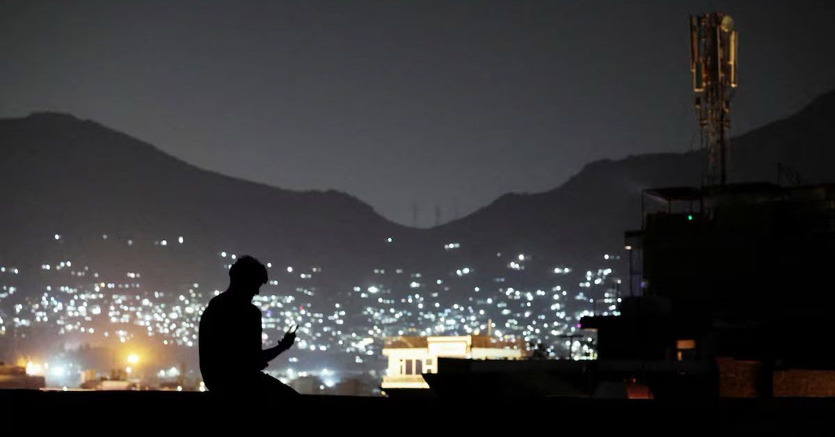 Taliban Smartphone Ban Disrupts Work in Afghan Government Offices
