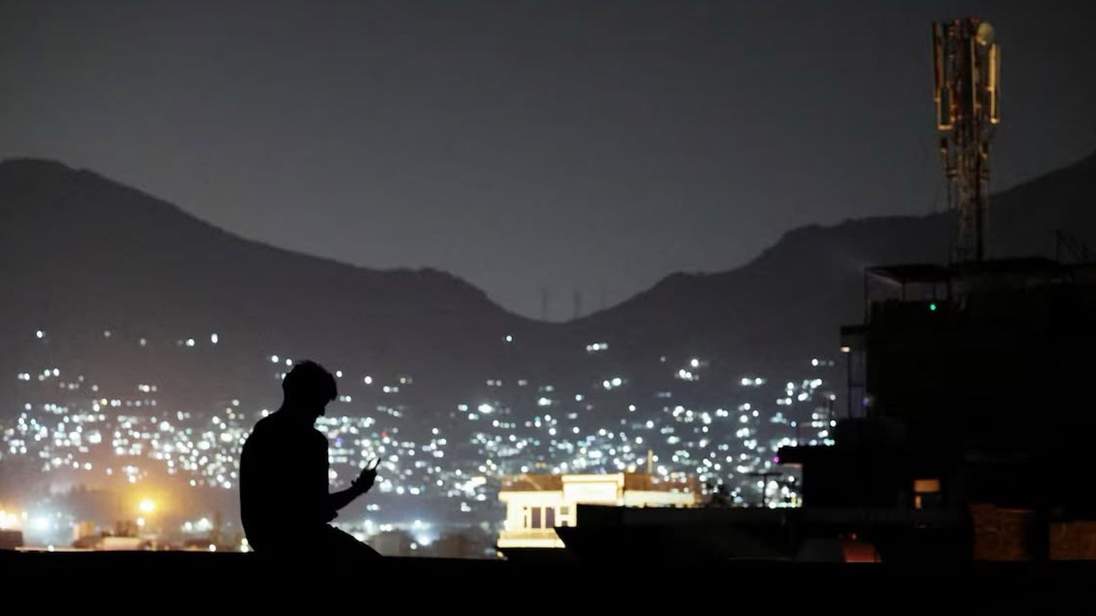 Taliban Smartphone Ban Disrupts Work in Afghan Government Offices