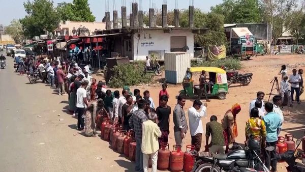 India Faces Gas Shortages Due to Strait of Hormuz Closure Amid Middle East Tensions
